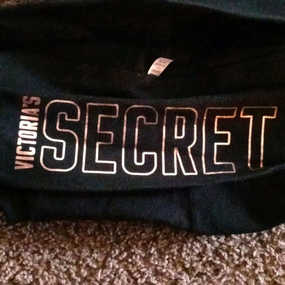 Victoria's Secret Women's Fold Over Crop Black Leggings Capris. Size S.